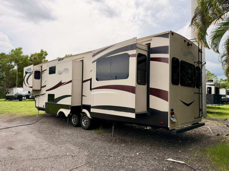 2016 Grand Design Solitude foto 2