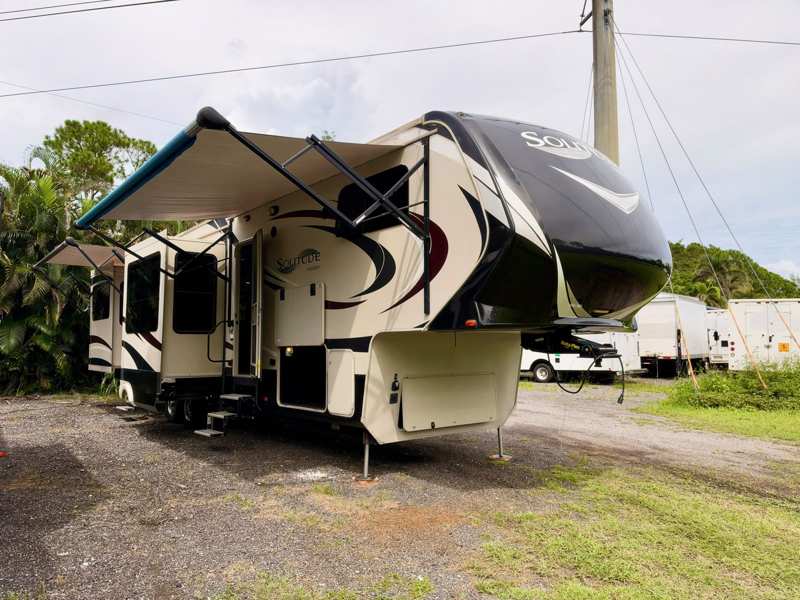 2016 Grand Design Solitude foto 4