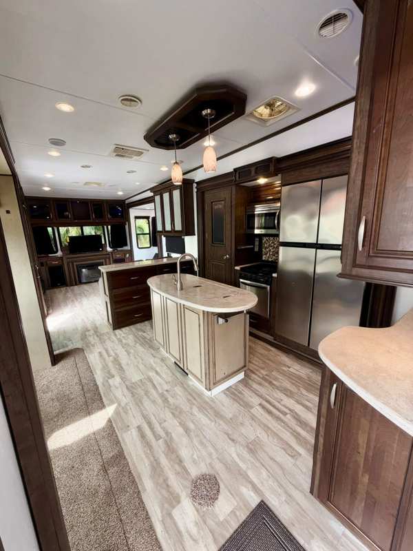 2016 Grand Design Solitude foto 5