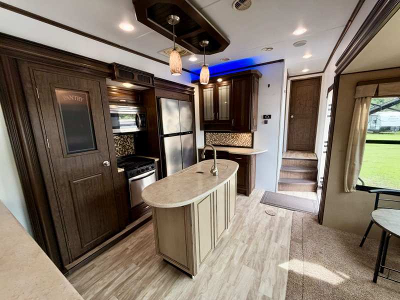 2016 Grand Design Solitude foto 7