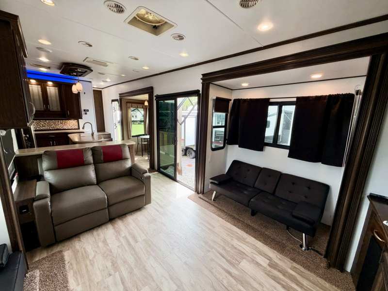 2016 Grand Design Solitude foto 9