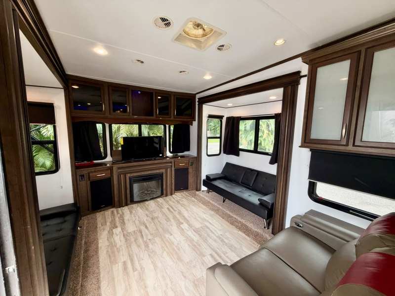 2016 Grand Design Solitude foto 11