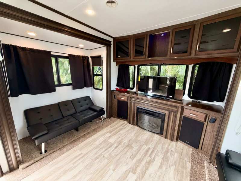 2016 Grand Design Solitude foto 15