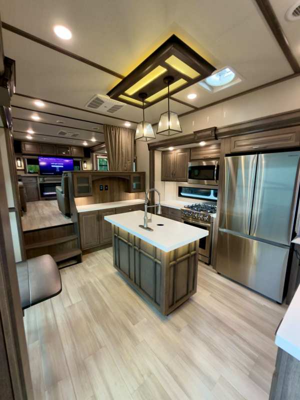 2022 Grand Design Solitude foto 3
