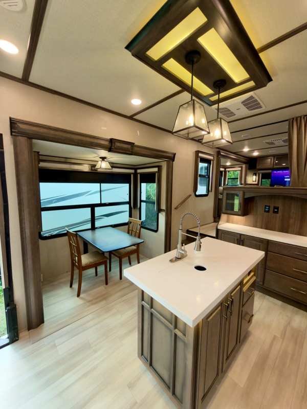 2022 Grand Design Solitude foto 4