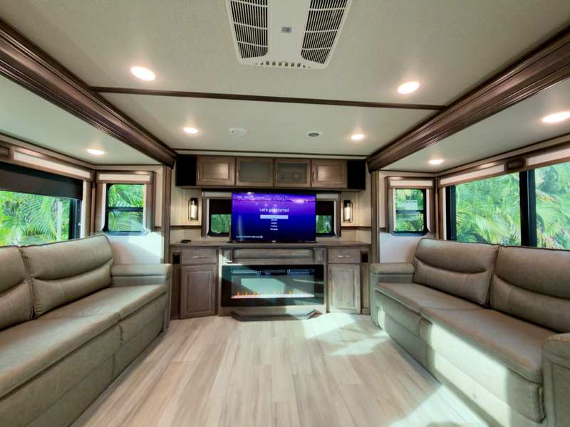 2022 Grand Design Solitude foto 7