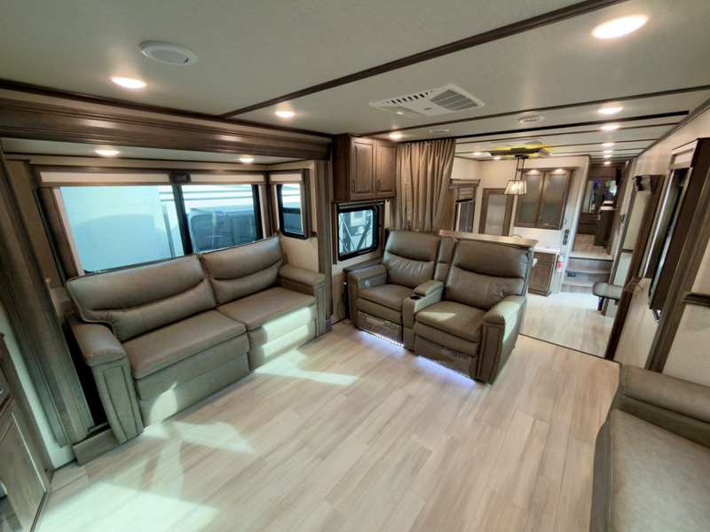 2022 Grand Design Solitude foto 9