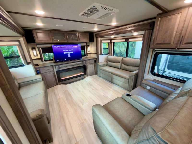 2022 Grand Design Solitude foto 12