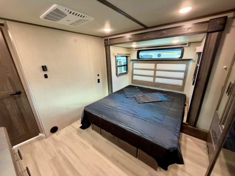 2022 Grand Design Solitude foto 18