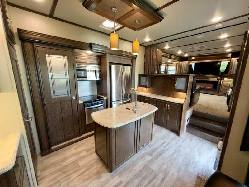 2018 Grand Design Solitude 374TH Toy Hauler foto 9