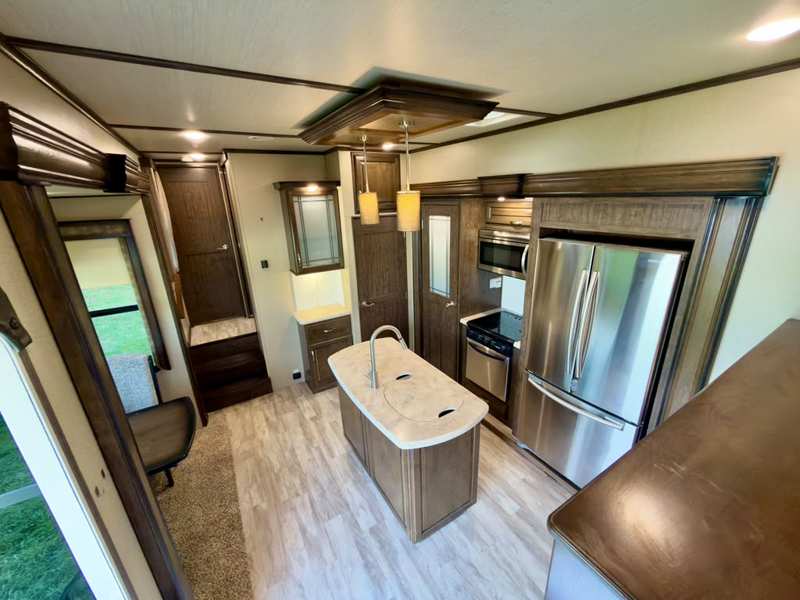 2018 Grand Design Solitude 374TH Toy Hauler foto 13