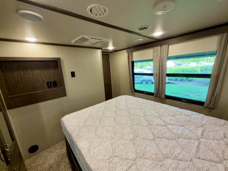 2018 Grand Design Solitude 374TH Toy Hauler foto 18
