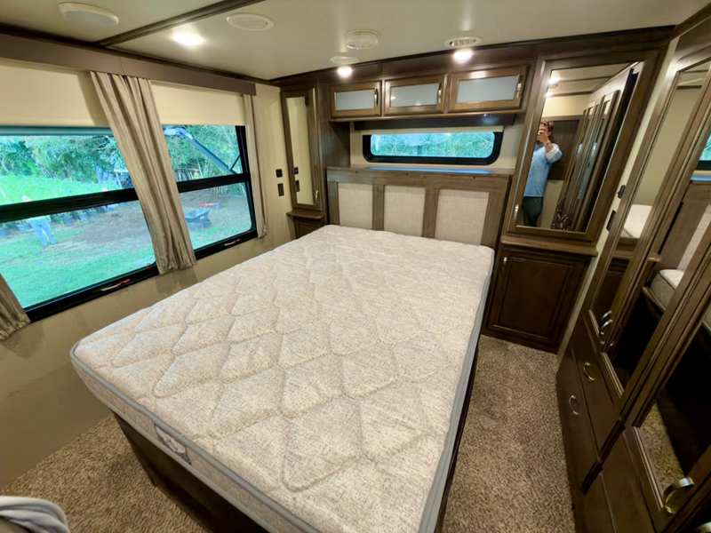 2018 Grand Design Solitude 374TH Toy Hauler foto 19
