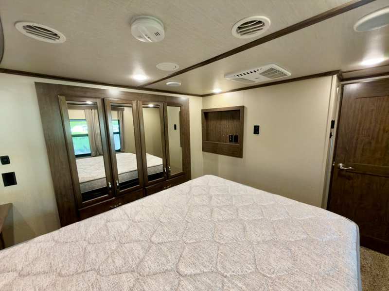 2018 Grand Design Solitude 374TH Toy Hauler foto 20