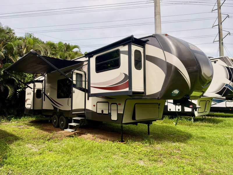 2017 Keystone Sprinter 334FWFLS foto 2