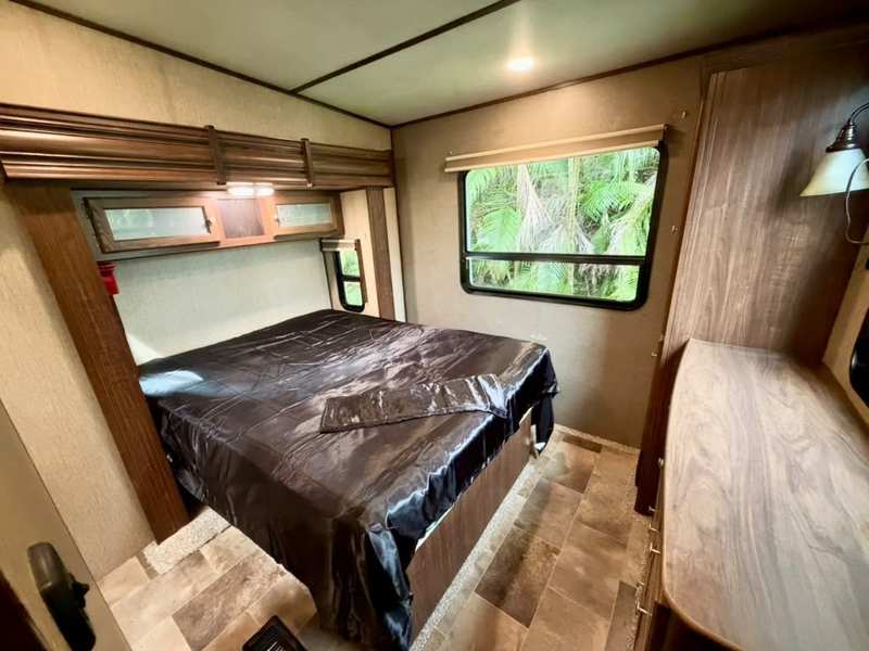 2017 Keystone Sprinter 334FWFLS foto 17